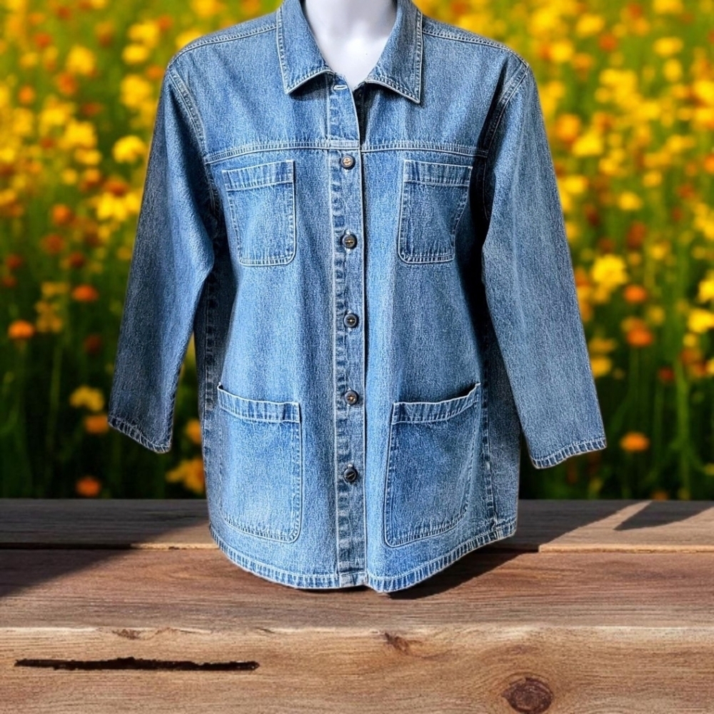 ERICA & COMPANY Women's distressed blue Jeans Jacket Size M/L